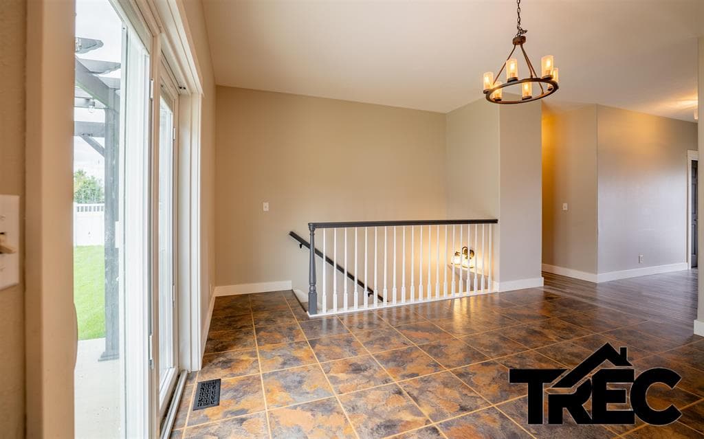 642 Cedarwood — photo 8 of 25