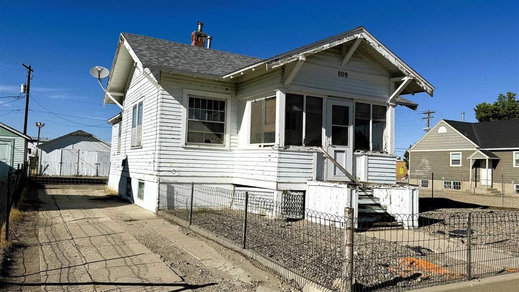 809 Robertson Ave — photo 2 of 25