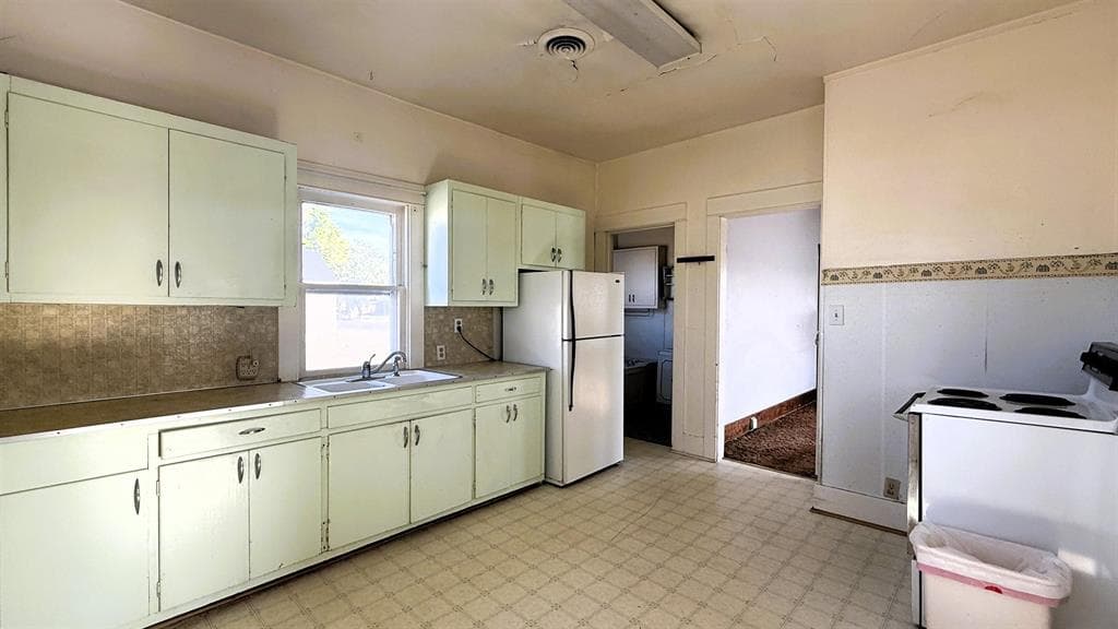 809 Robertson Ave — photo 13 of 25
