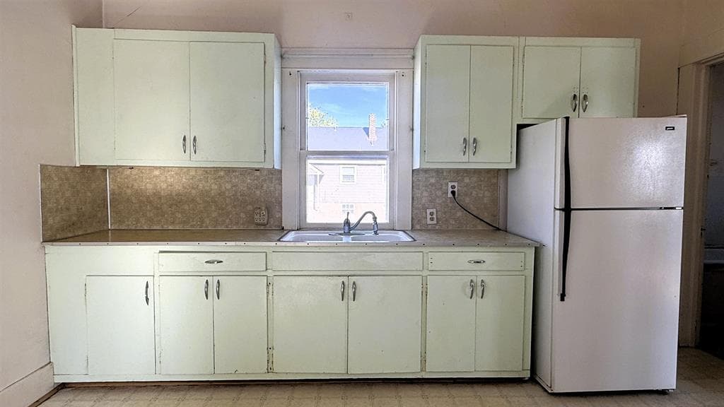 809 Robertson Ave — photo 14 of 25