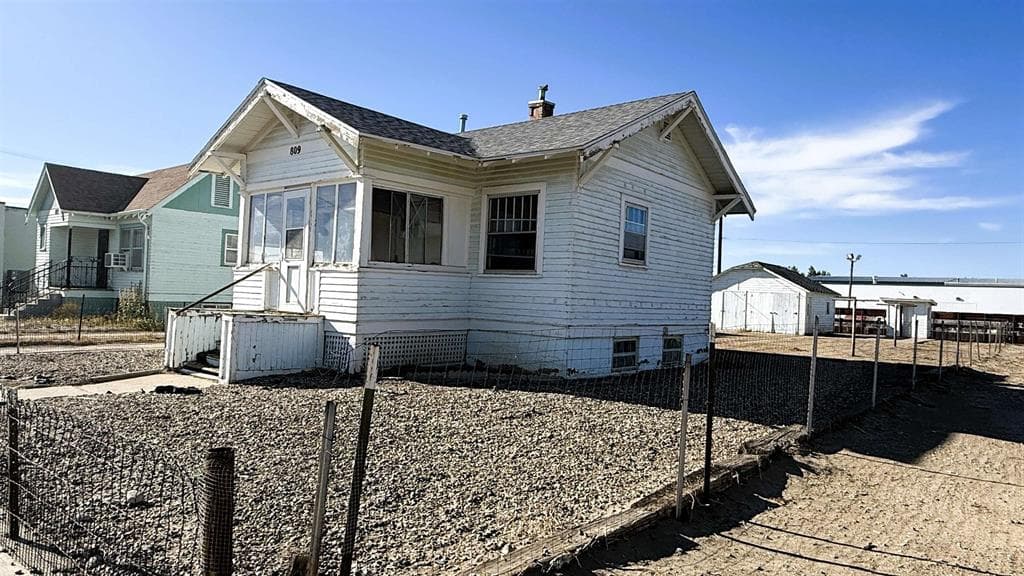 809 Robertson Ave — photo 3 of 25