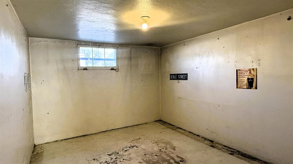 809 Robertson Ave — photo 21 of 25