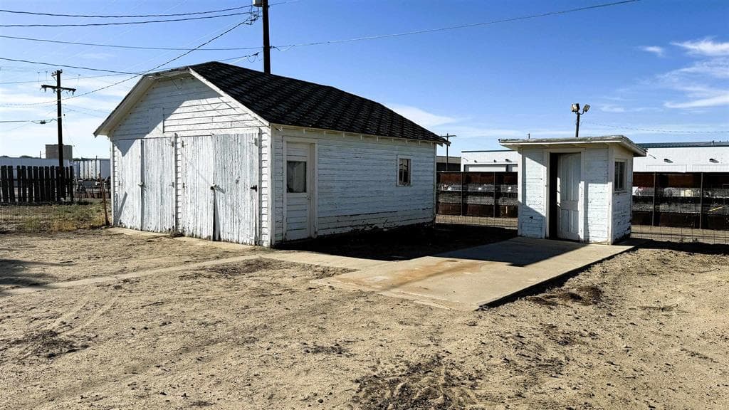 809 Robertson Ave — photo 7 of 25