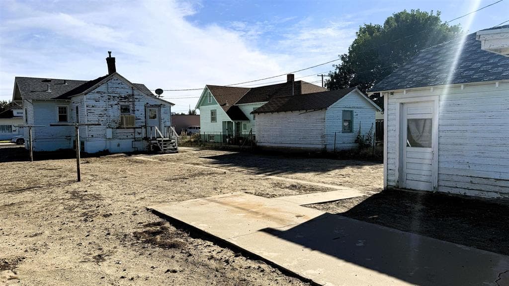 809 Robertson Ave — photo 9 of 25
