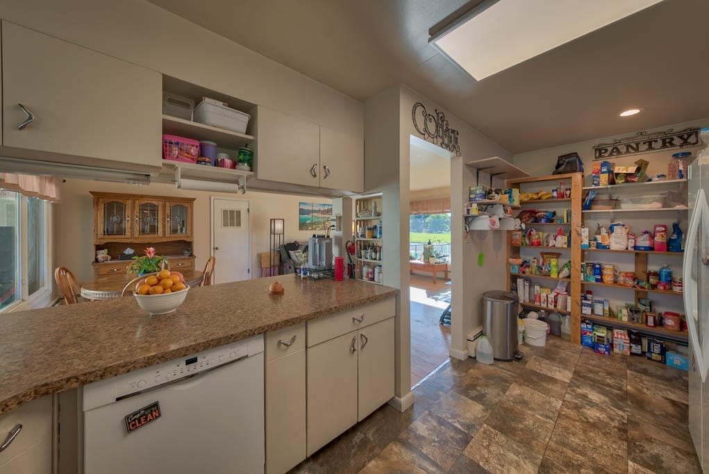 2113 N Kerper Blvd — photo 11 of 25