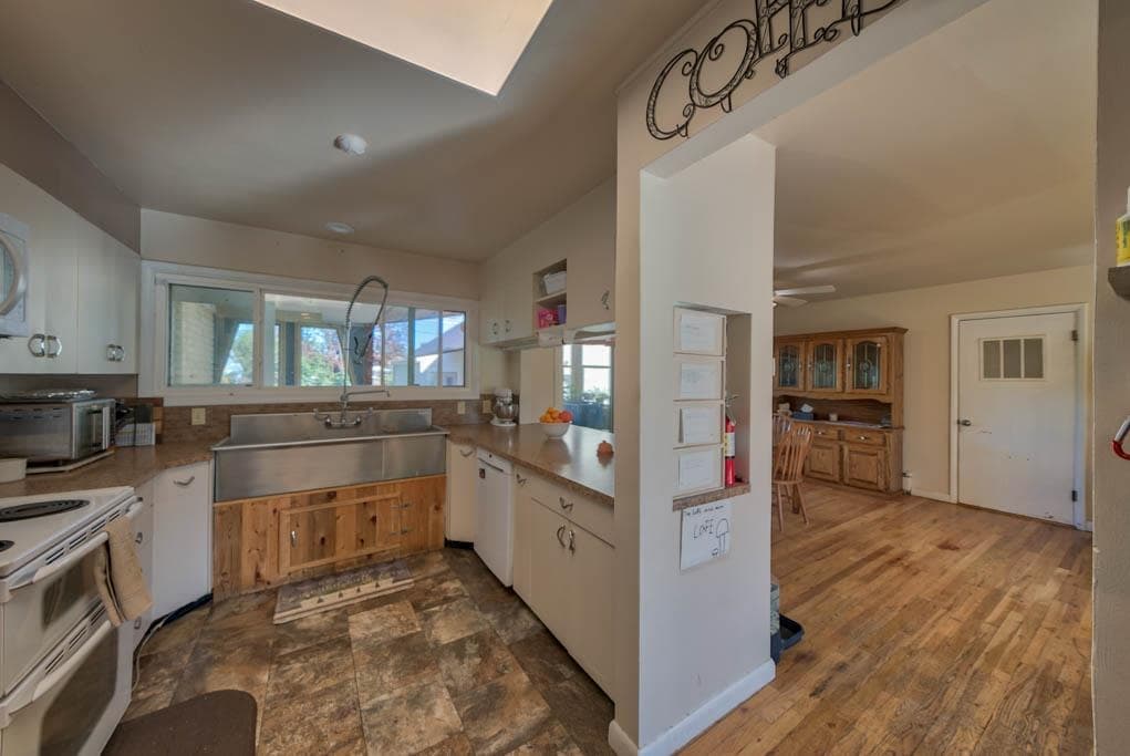 2113 N Kerper Blvd — photo 13 of 25