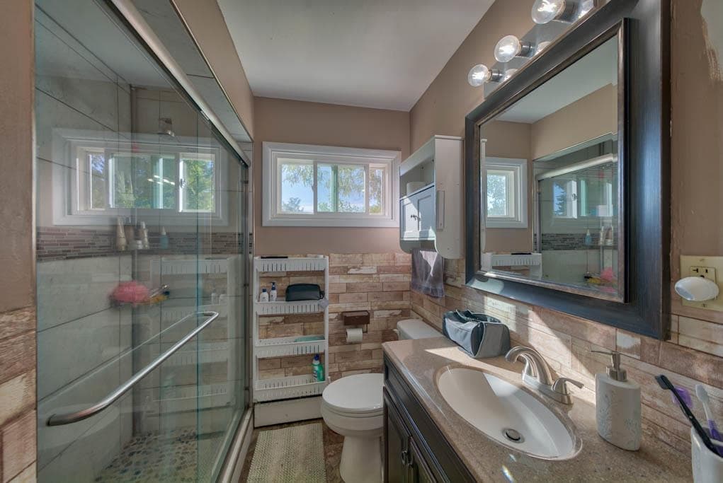 2113 N Kerper Blvd — photo 16 of 25