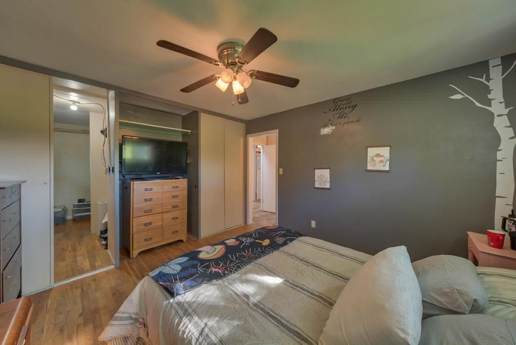 2113 N Kerper Blvd — photo 19 of 25