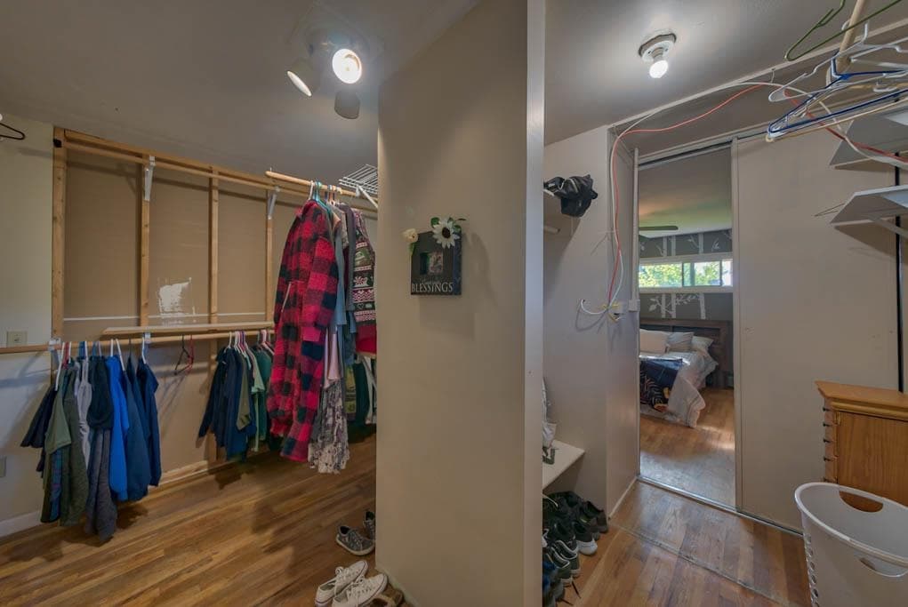 2113 N Kerper Blvd — photo 20 of 25