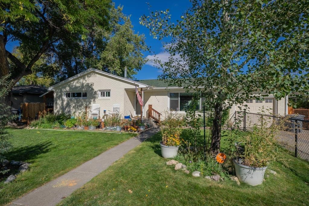2113 N Kerper Blvd — photo 3 of 25