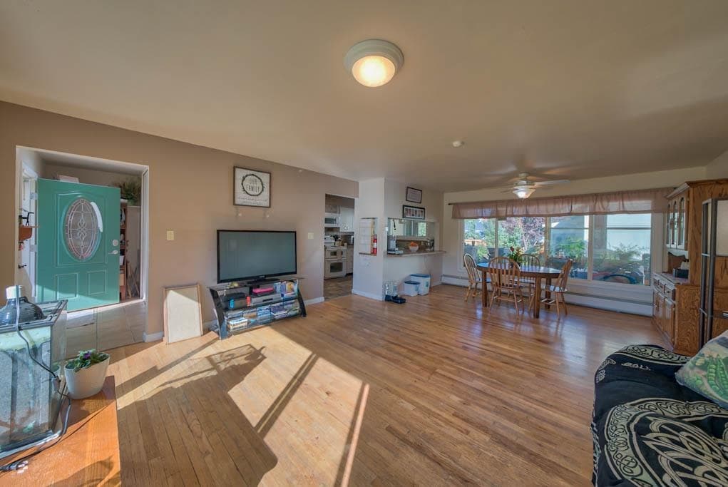2113 N Kerper Blvd — photo 6 of 25