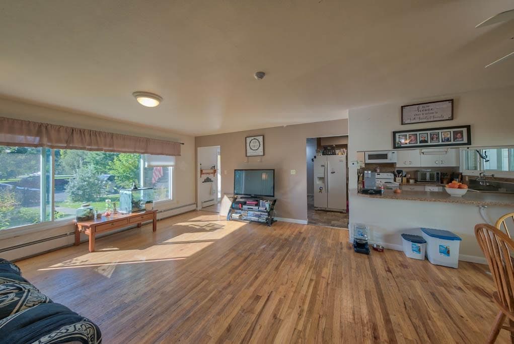 2113 N Kerper Blvd — photo 7 of 25