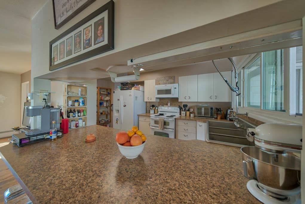 2113 N Kerper Blvd — photo 10 of 25
