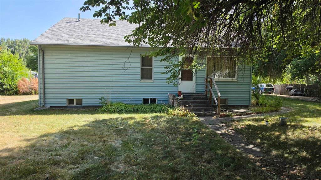 257 8th St N — photo 5 of 14