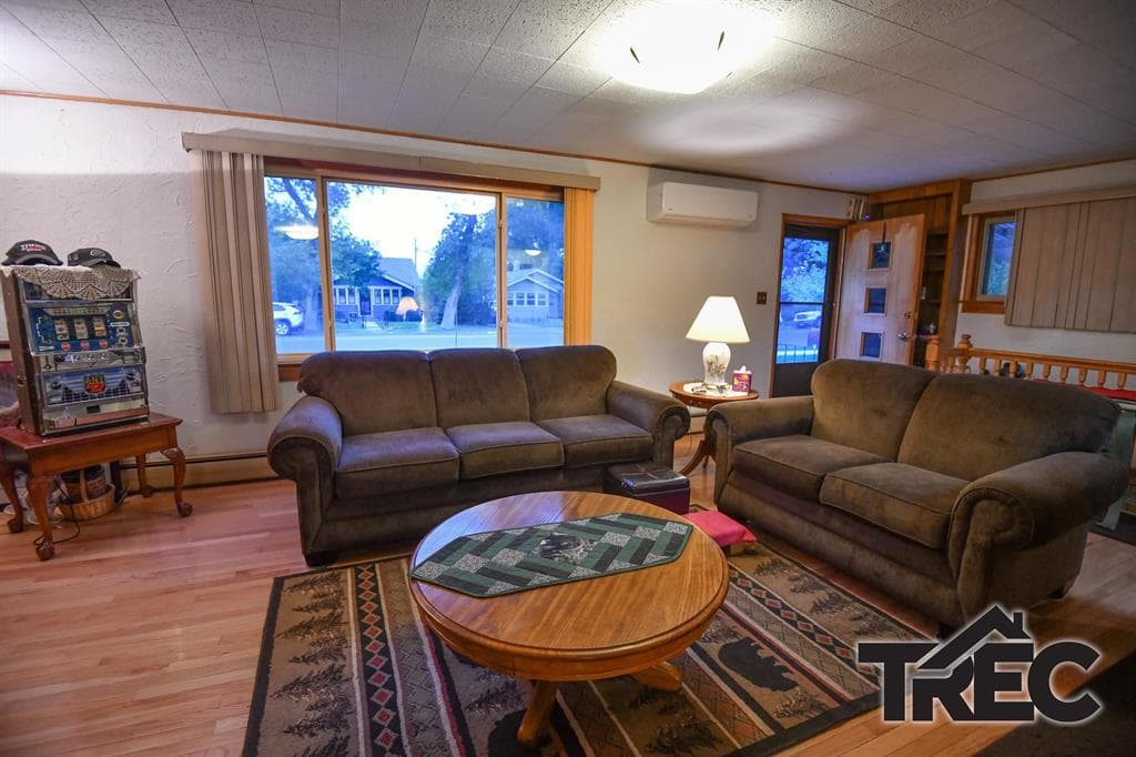 908 Canyon Ave — photo 3 of 25