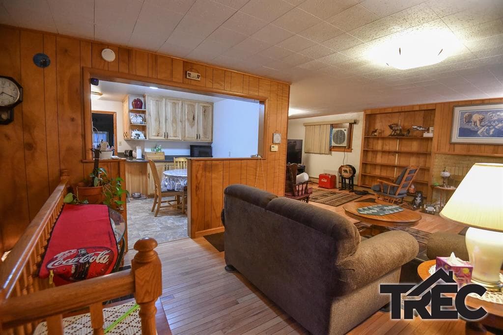 908 Canyon Ave — photo 4 of 25