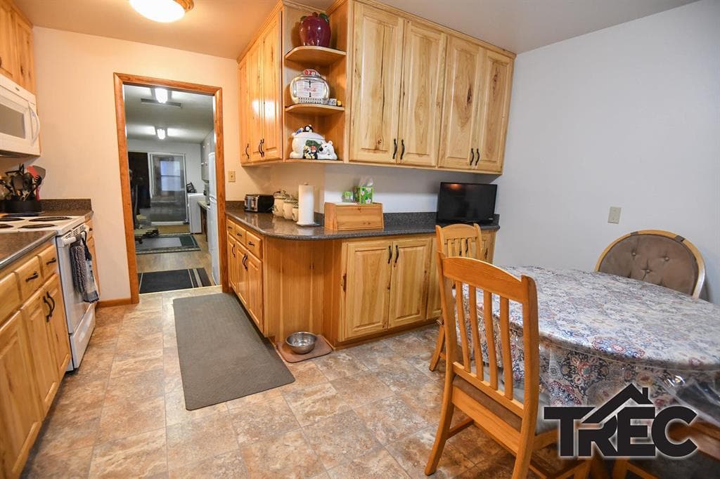 908 Canyon Ave — photo 7 of 25