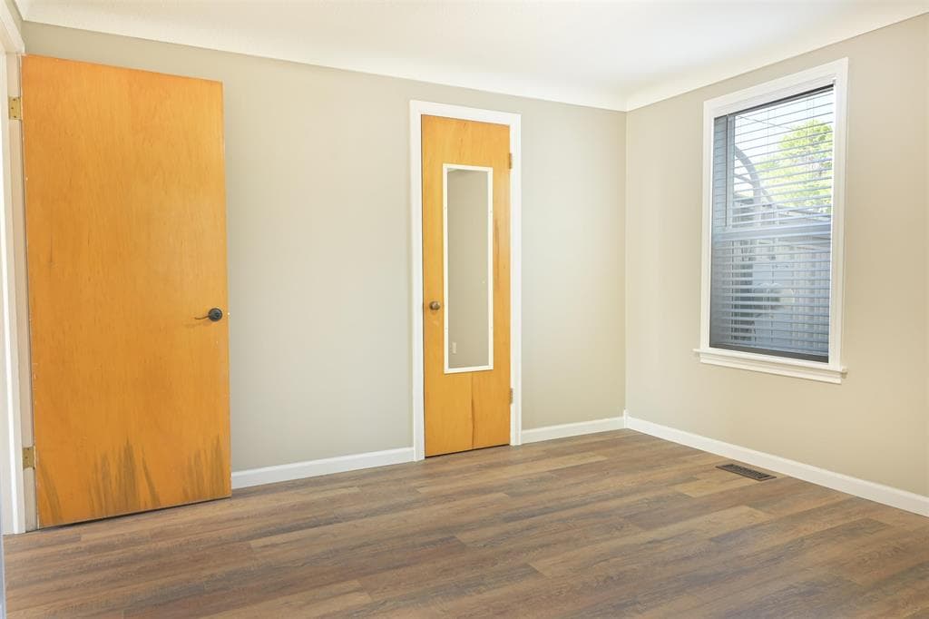 556 N Clark St — photo 18 of 24