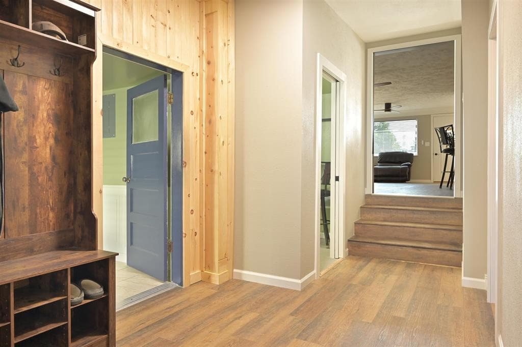 556 N Clark St — photo 3 of 24