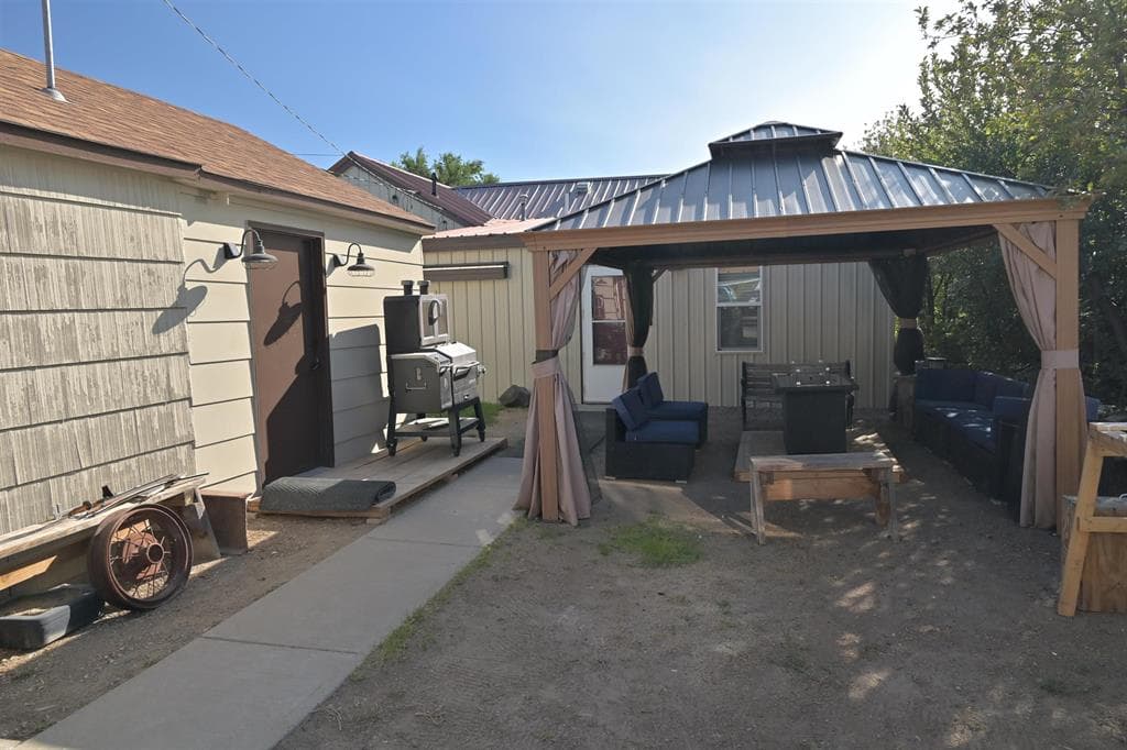 556 N Clark St — photo 22 of 24