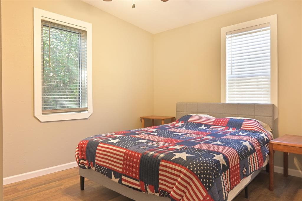 556 N Clark St — photo 4 of 24