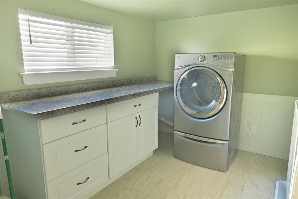 556 N Clark St — photo 6 of 24