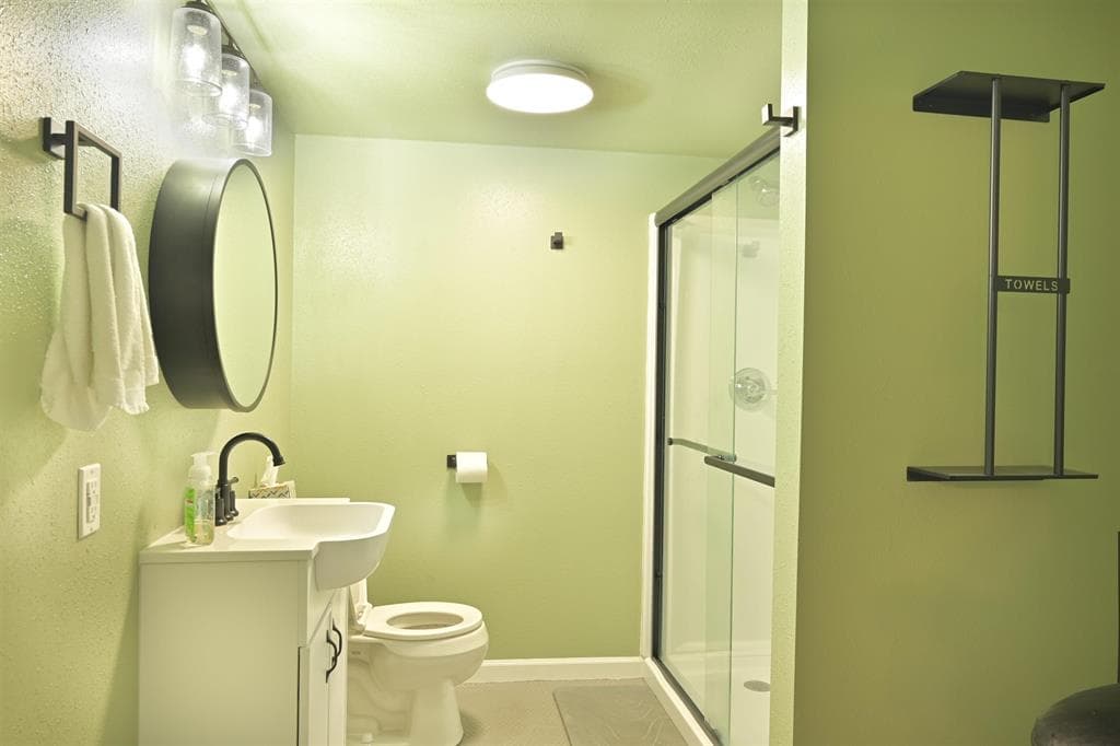 556 N Clark St — photo 7 of 24