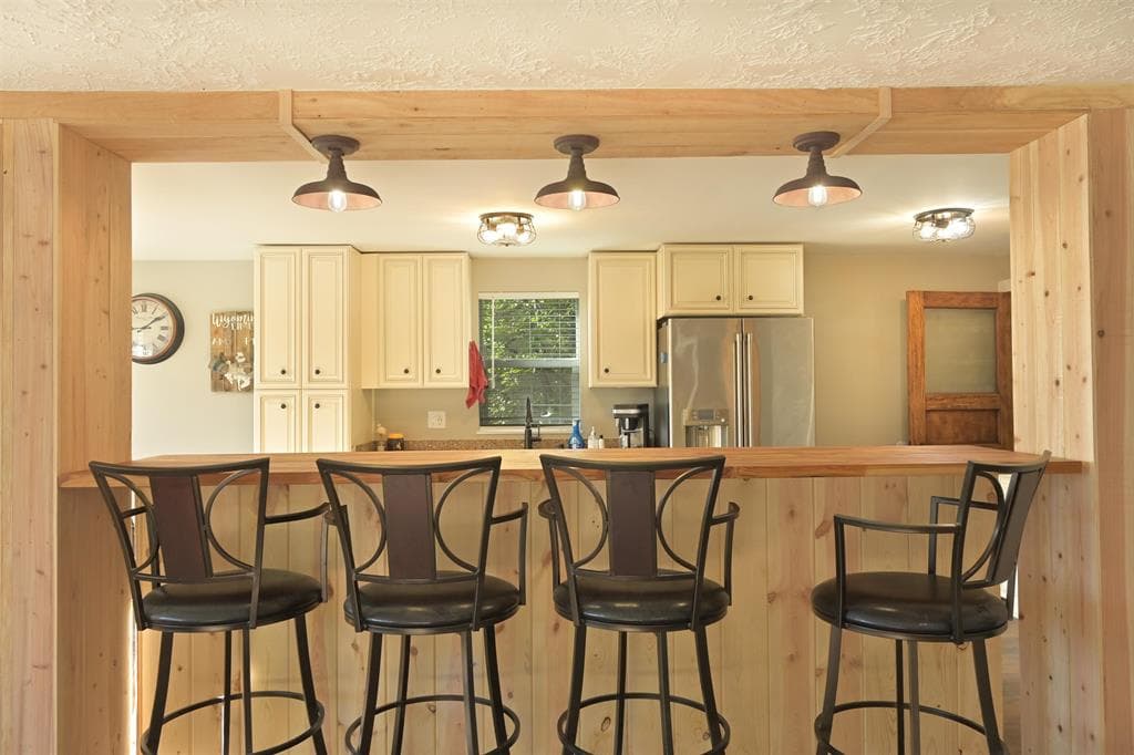556 N Clark St — photo 9 of 24