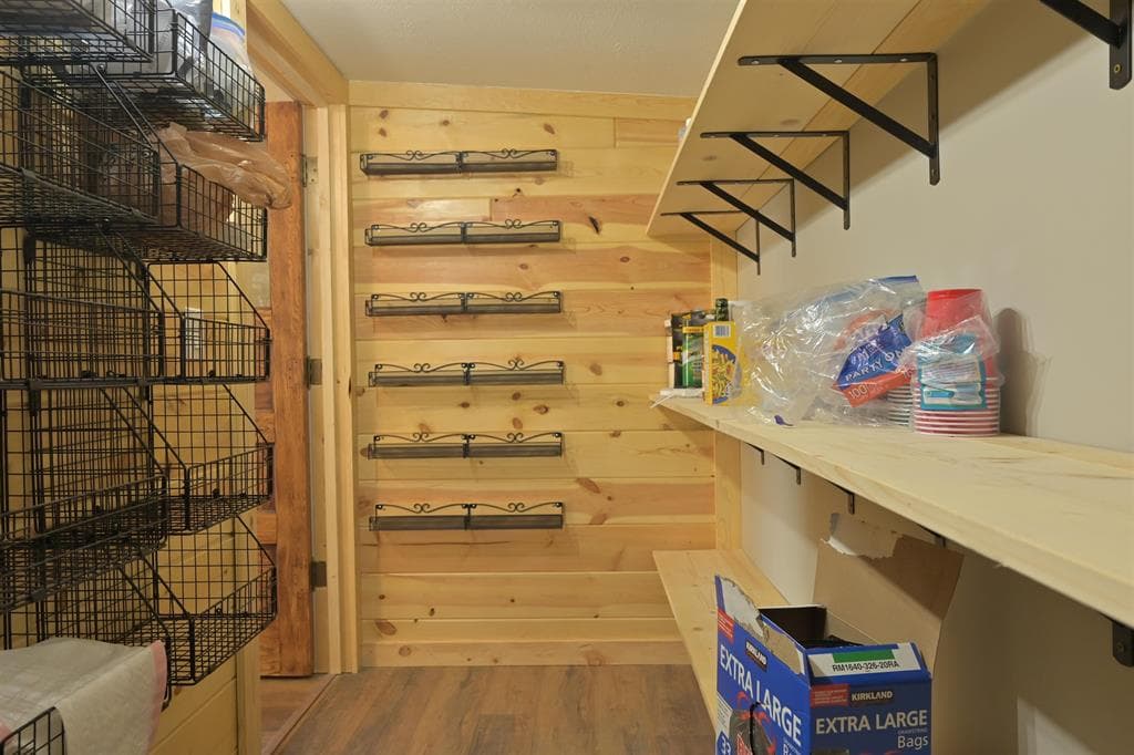 556 N Clark St — photo 10 of 24