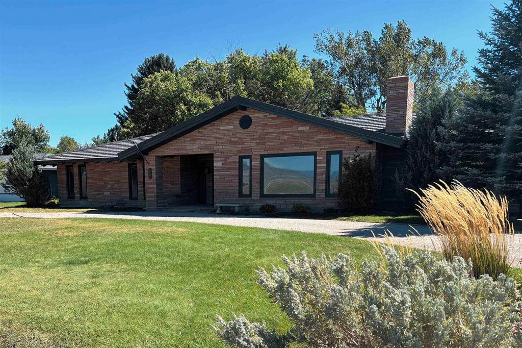 914 Skyline Dr photo 1