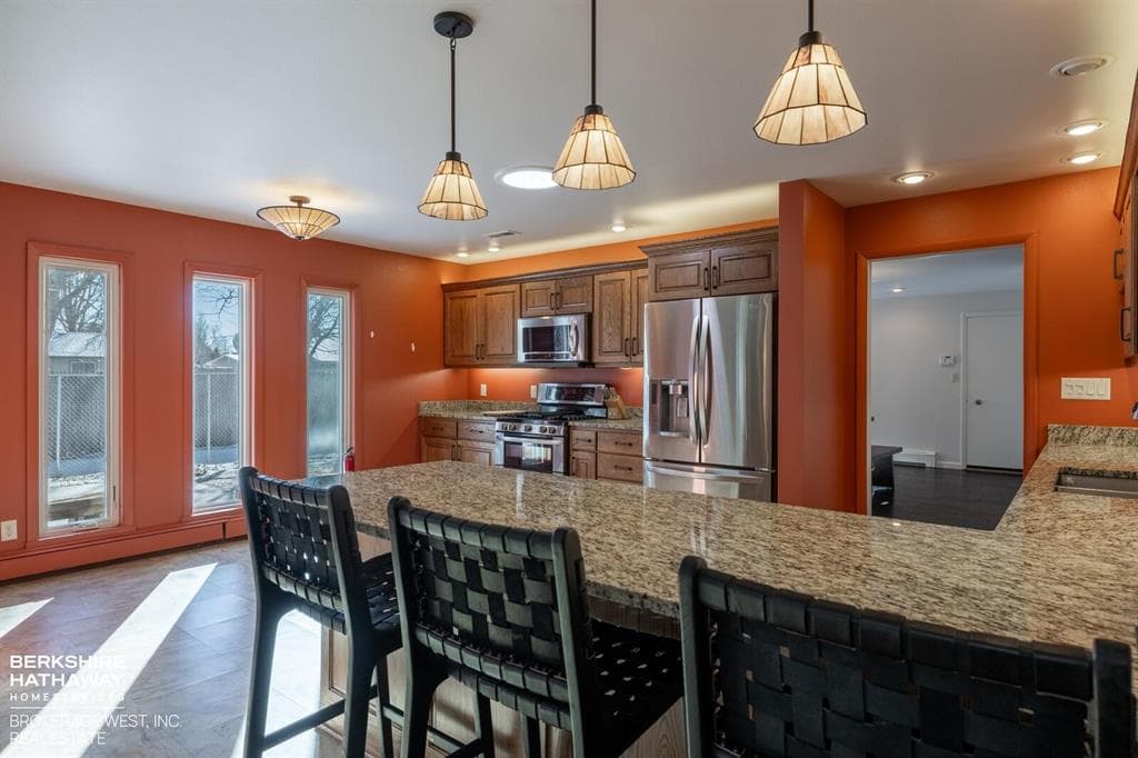 914 Skyline Dr — photo 14 of 25