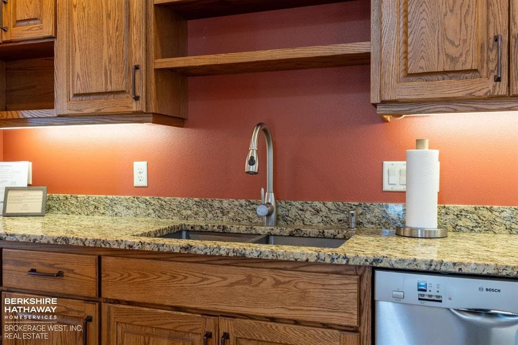 914 Skyline Dr — photo 15 of 25
