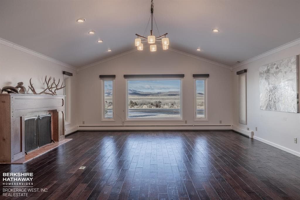 914 Skyline Dr — photo 3 of 25