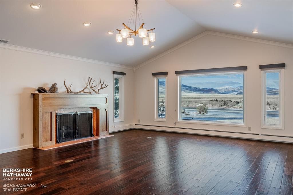914 Skyline Dr — photo 4 of 25