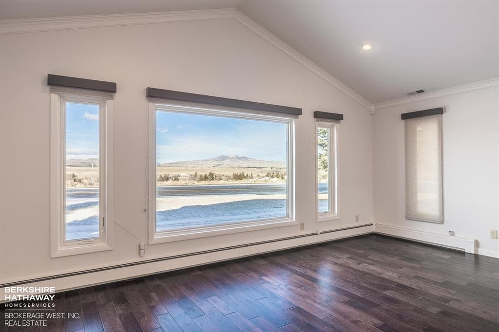 914 Skyline Dr — photo 5 of 25