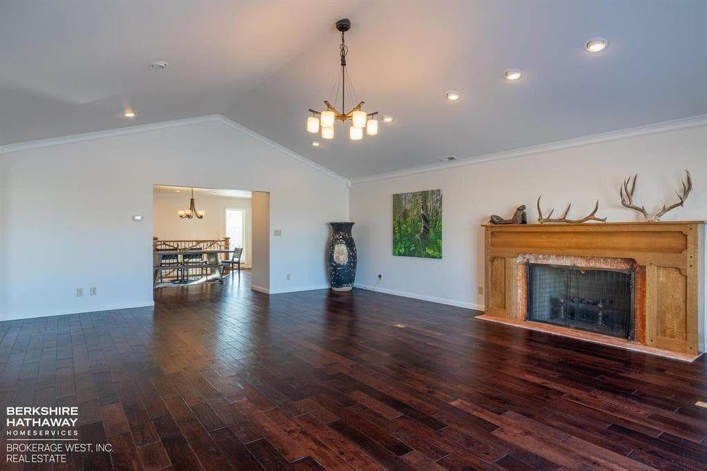 914 Skyline Dr — photo 6 of 25
