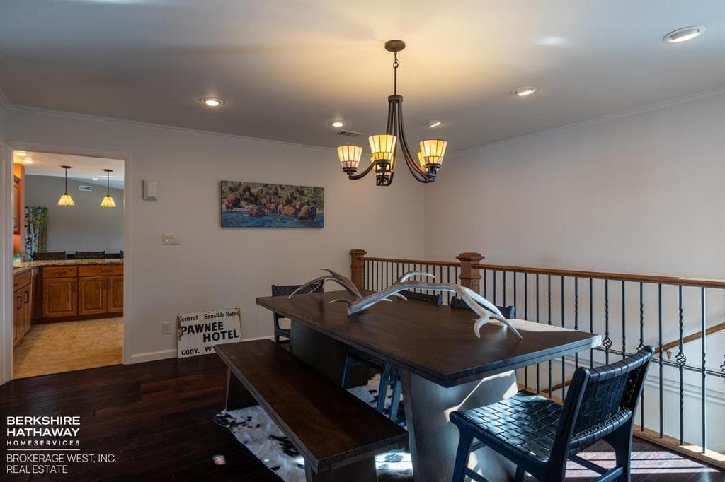 914 Skyline Dr — photo 9 of 25