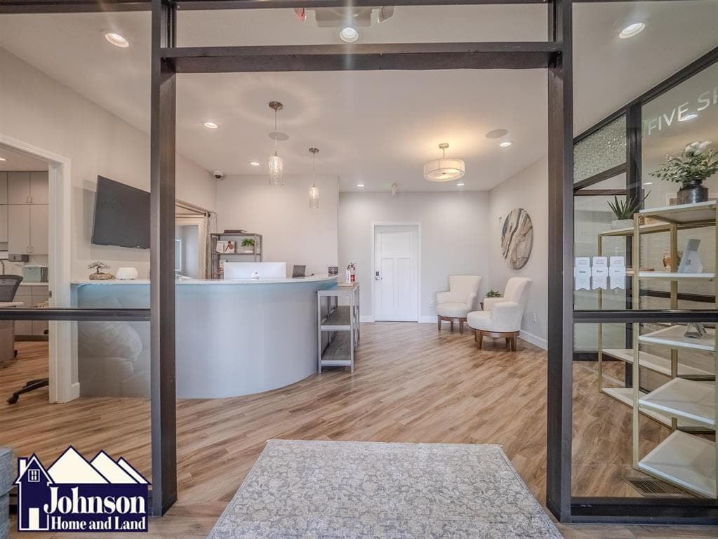 246 N Absaroka St — photo 7 of 25
