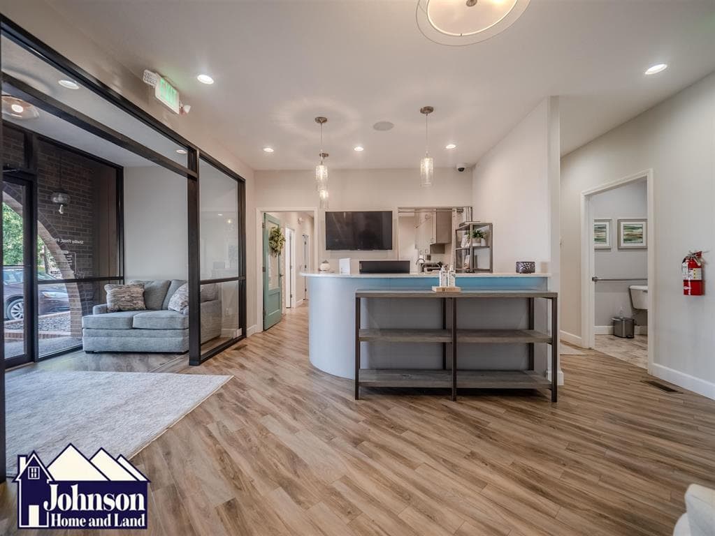 246 N Absaroka St — photo 8 of 25