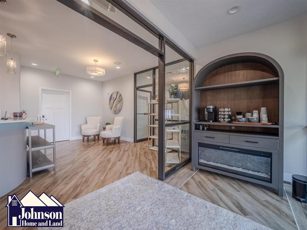 246 N Absaroka St — photo 10 of 25