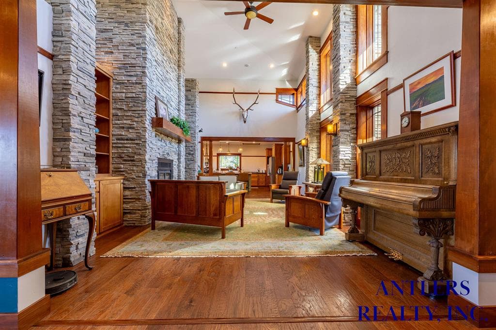 17 Thistle Rd — photo 3 of 25