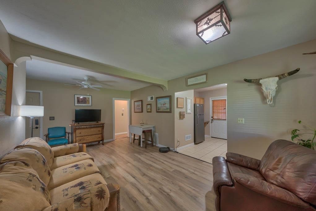 817 West Wyoming Ave — photo 4 of 25