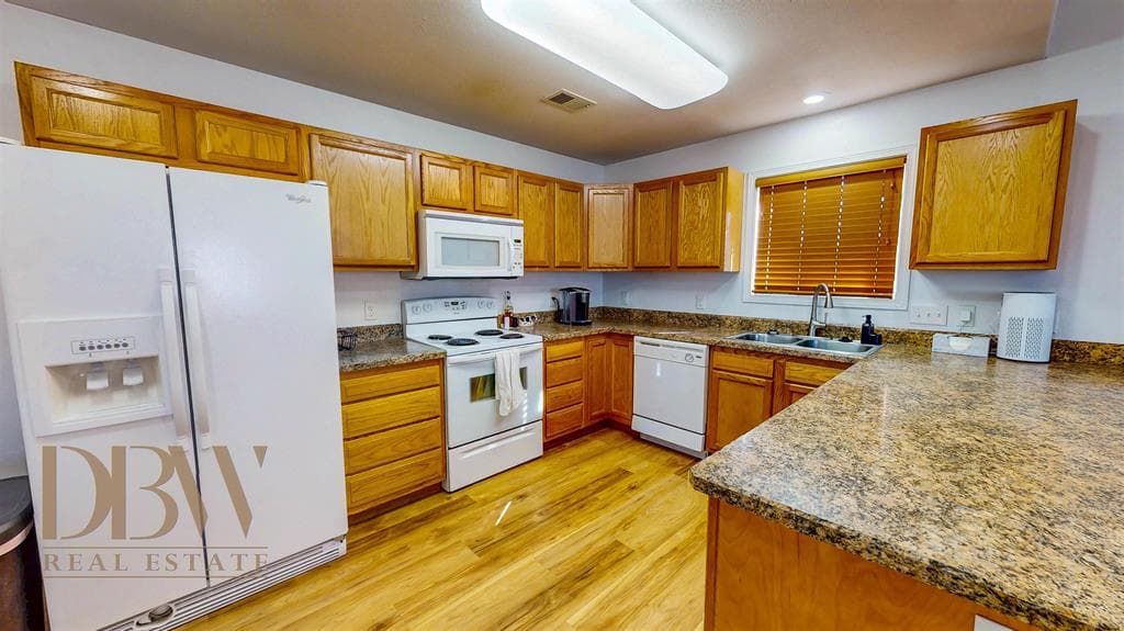 166 N Bernard St — photo 4 of 25