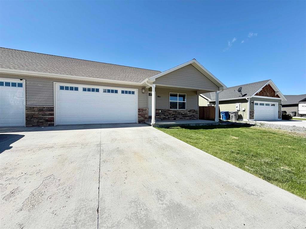 3026 Hardpan Ave — photo 2 of 22