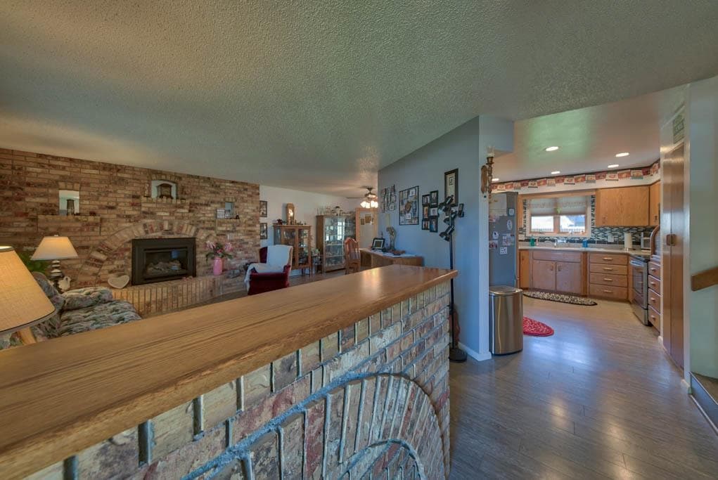 1806 Circle Rd — photo 2 of 25