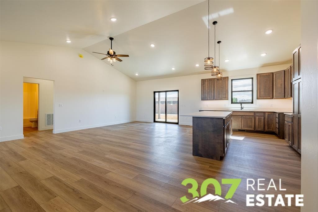 1010 Morning Glory Ln — photo 2 of 25