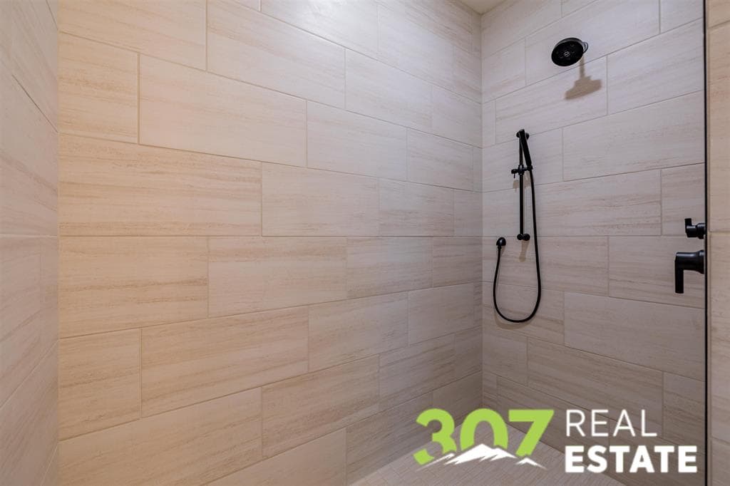 1010 Morning Glory Ln — photo 13 of 25