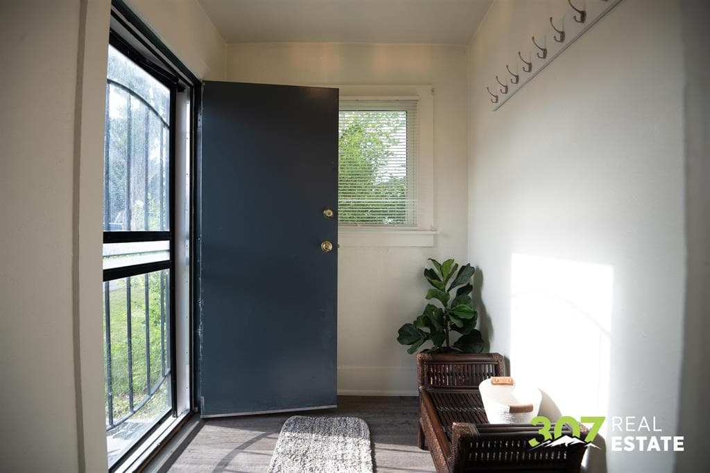 225 S Cheyenne St — photo 2 of 25
