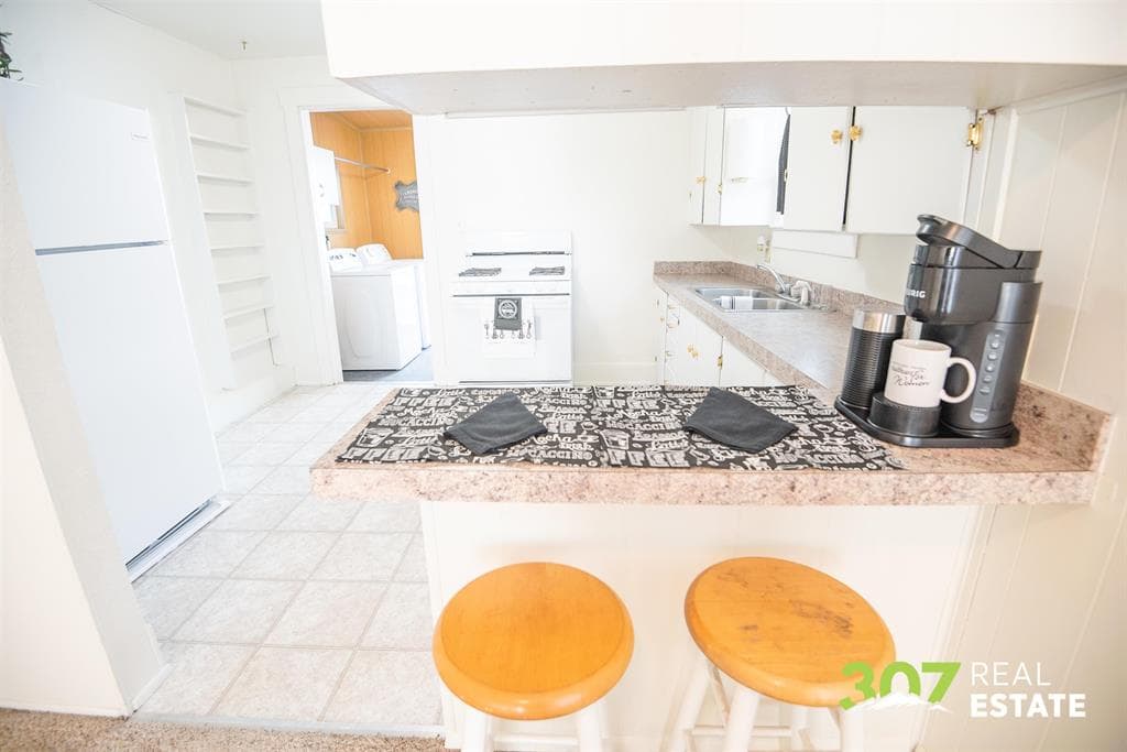 225 S Cheyenne St — photo 7 of 25