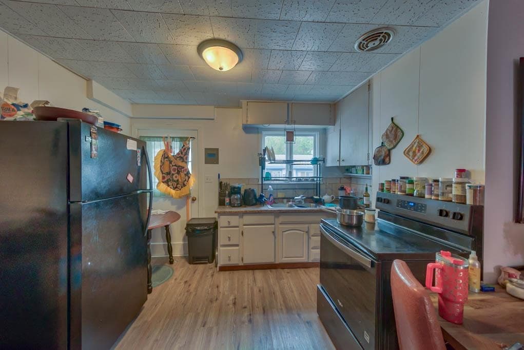 433 7th Ave S — photo 7 of 25